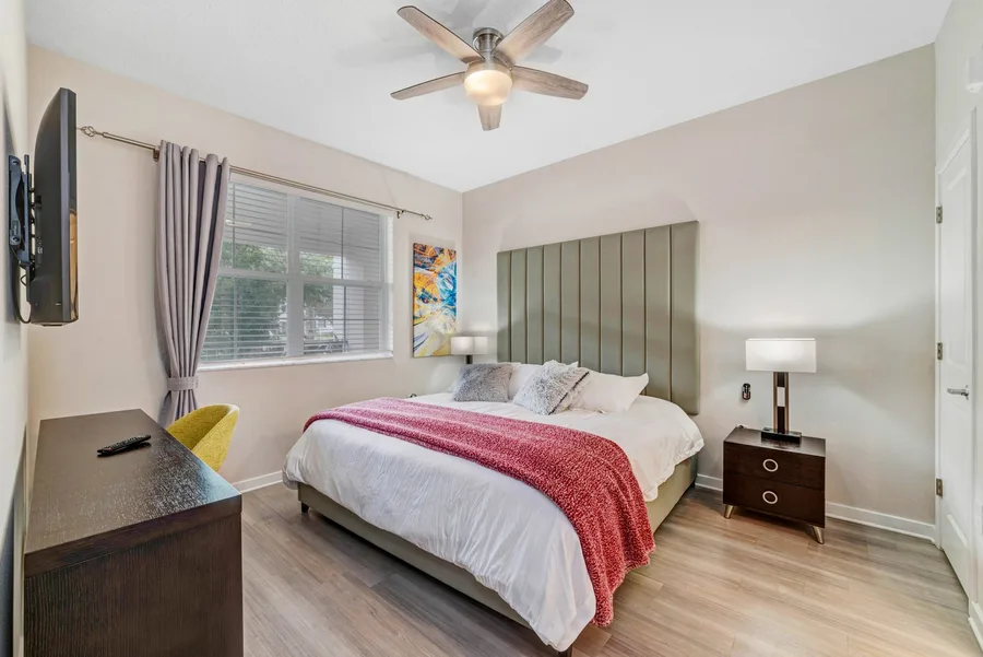 Second bedroom with queen bed